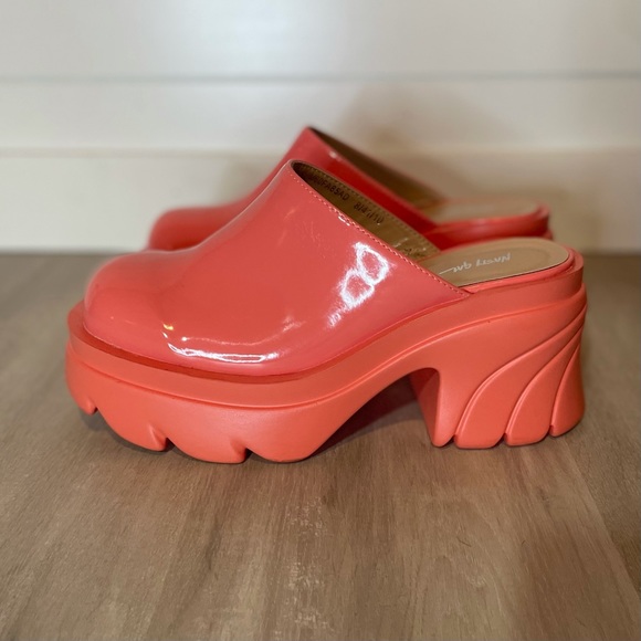 SOLD Nasty Gal bright salmon platform clogs - Picture 3 of 15